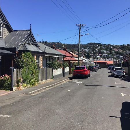 City Townhouse Walking Distance To City Launceston Kültér fotó