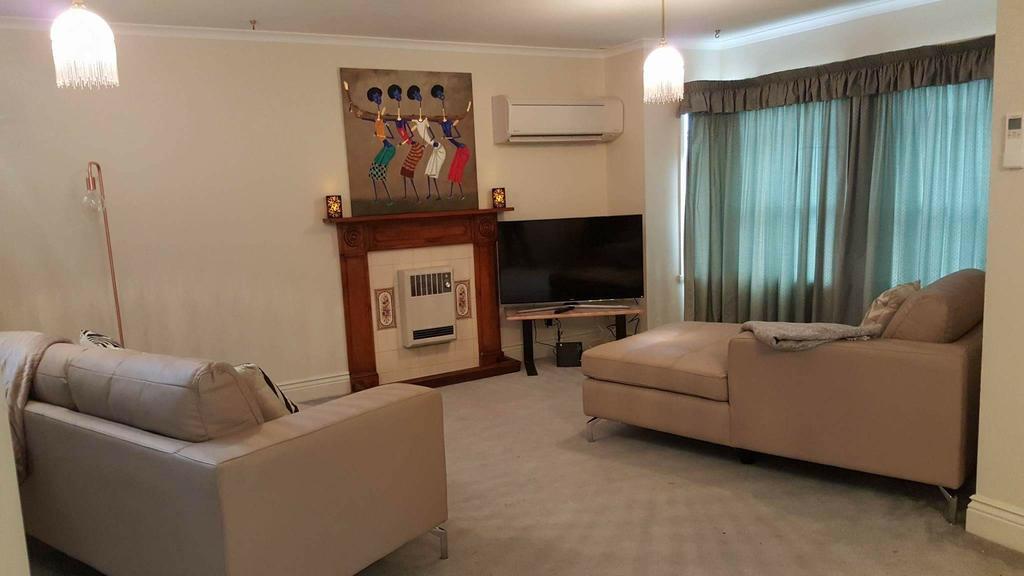 City Townhouse Walking Distance To City Launceston Kültér fotó