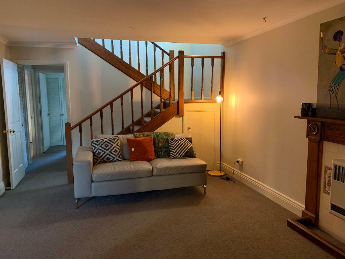 City Townhouse Walking Distance To City Launceston Kültér fotó